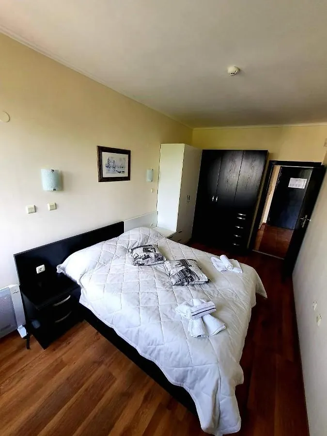 Dilov Apartments In Yalta Golden Sands