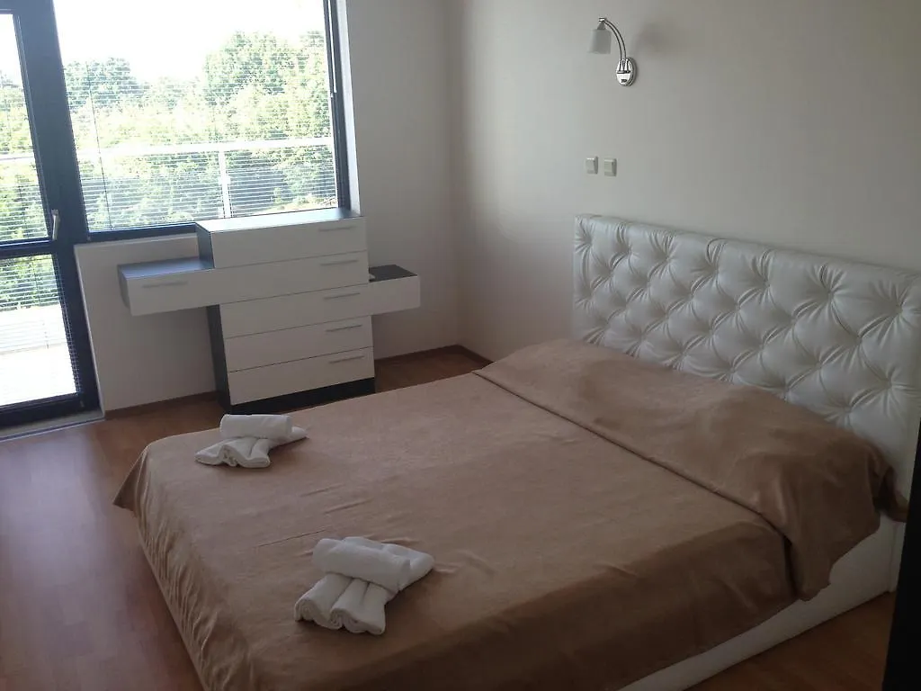 Dilov Apartments In Yalta Zlate písky