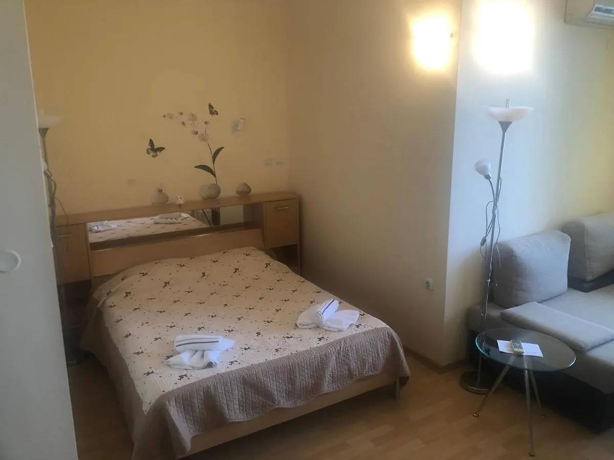 Dilov Apartments In Yalta Золотые Пески