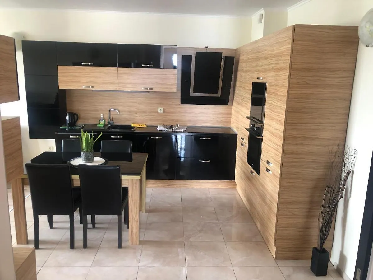 Dilov Apartments In Yalta Золотые Пески