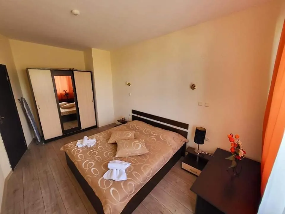 Dilov Apartments In Yalta Золотые Пески