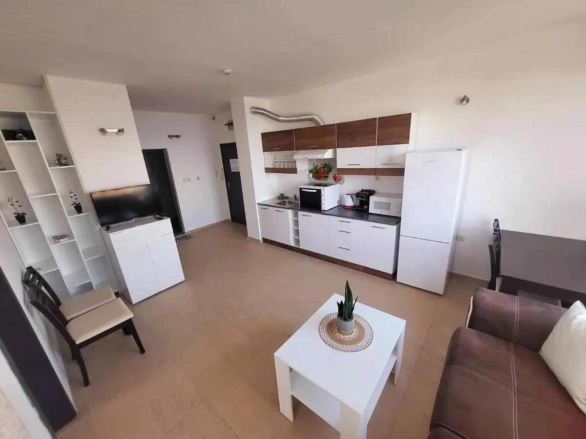 Dilov Apartments In Yalta Золотые Пески