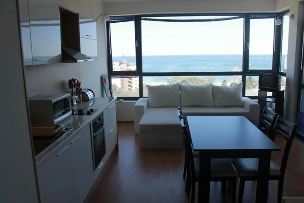 Dilov Apartments In Yalta Золотые Пески