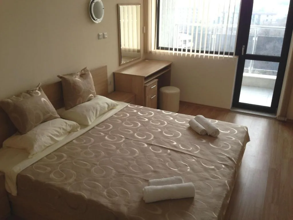 Dilov Apartments In Yalta Golden Sands